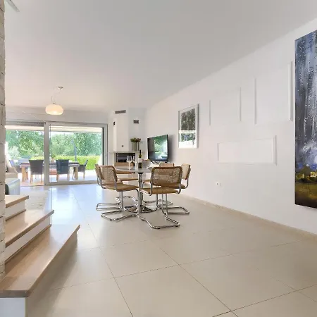 Sv- Ivan 2 By Interhome Pelegrin